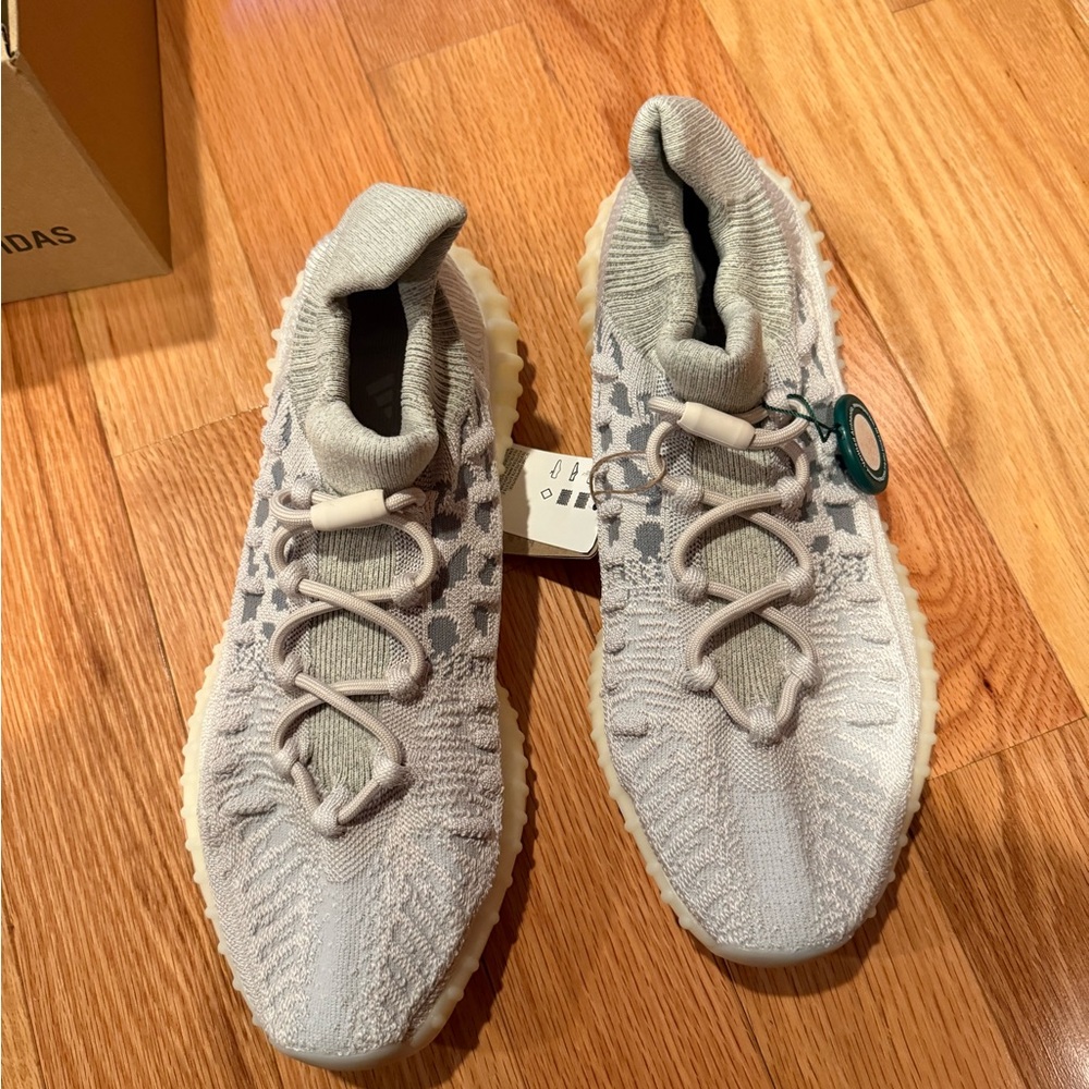adidas YZY 350 V2 CMPCT